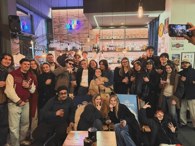 Foto di gruppo durante una festa di compleanno